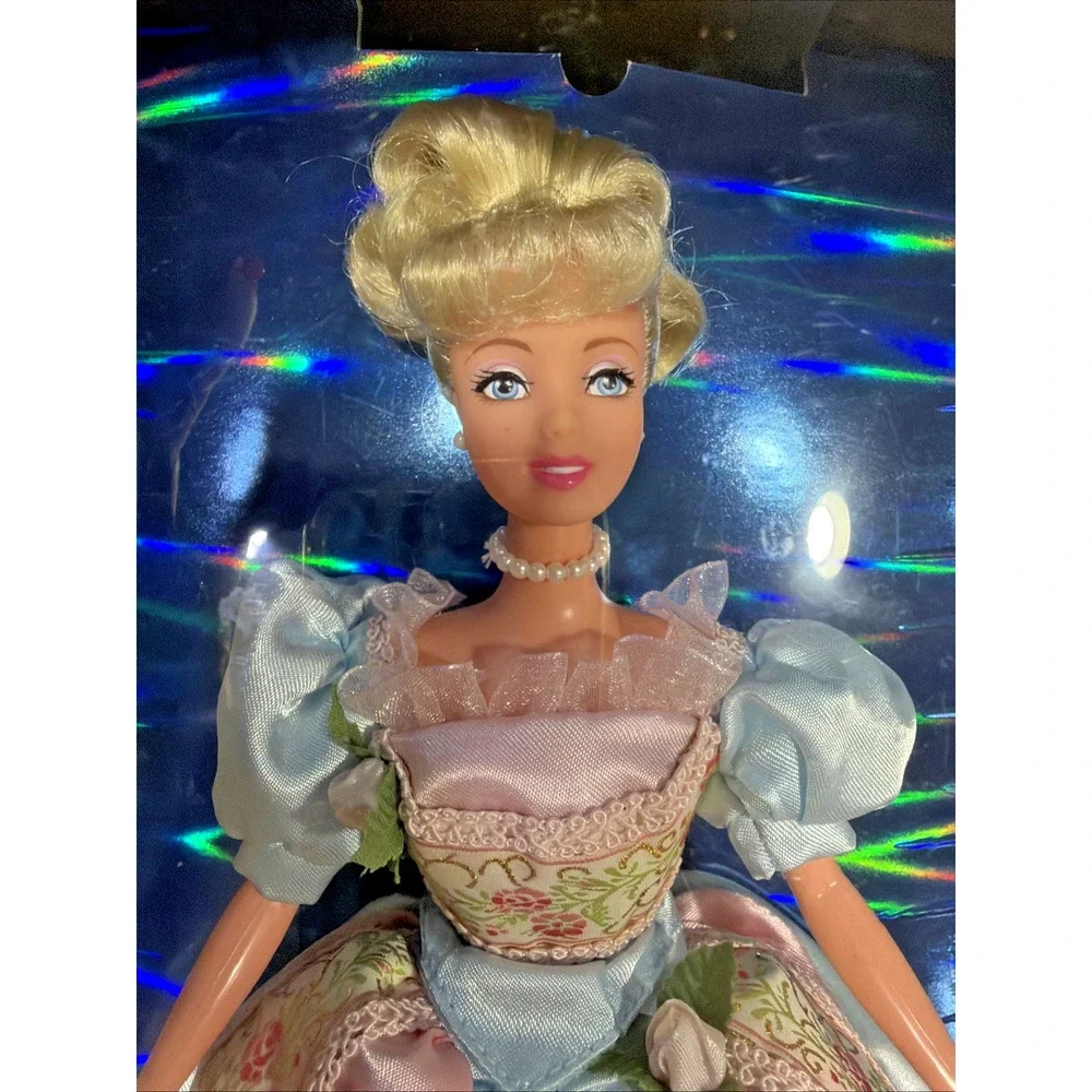 Disney Store Cinderella Royal Princess Series Doll NIB Light Up Case